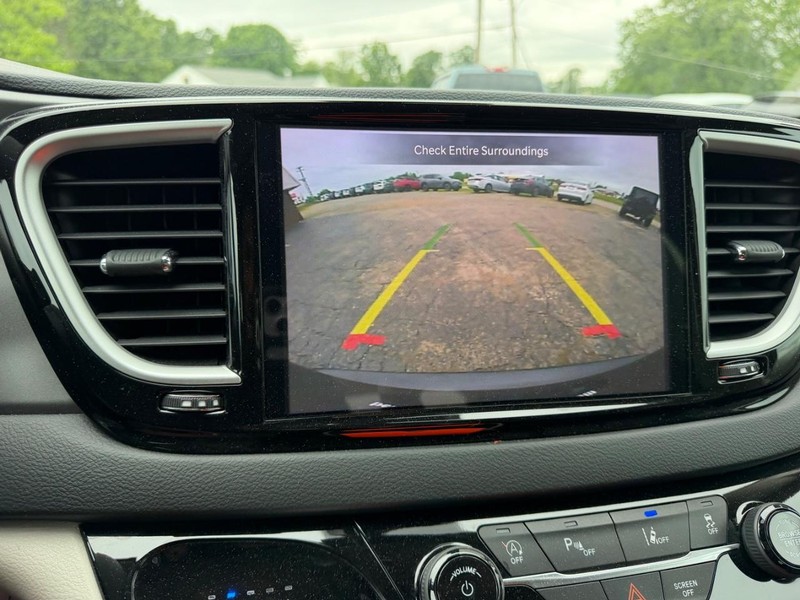 Chrysler Pacifica Vehicle Full-screen Gallery Image 23