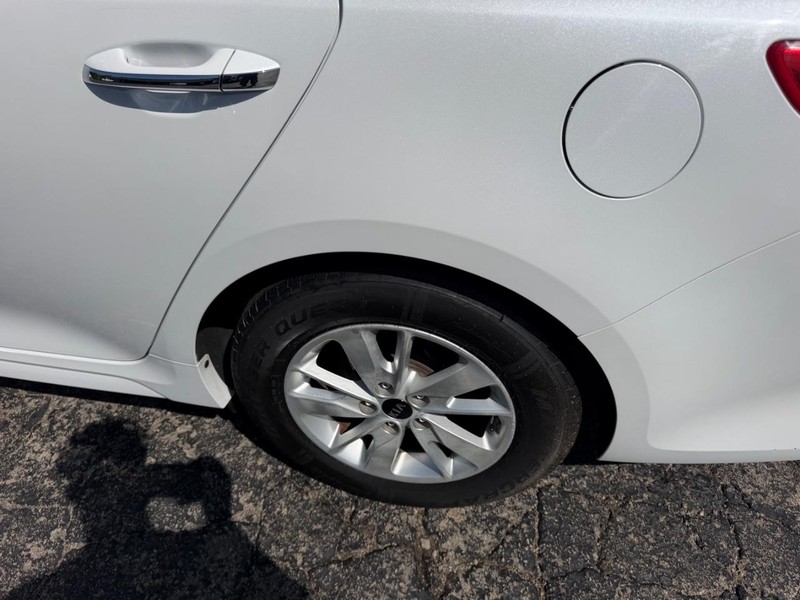 Kia Optima Vehicle Image 05