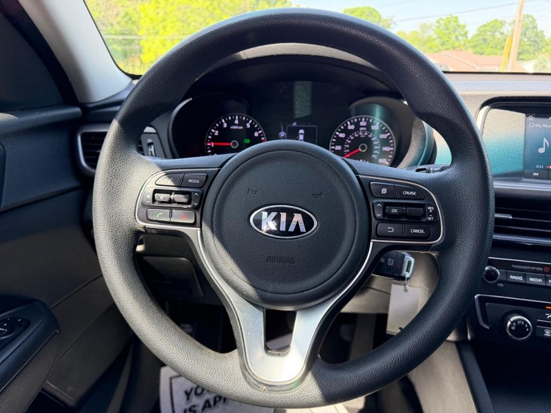 Kia Optima Vehicle Image 08