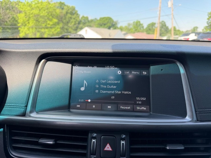 Kia Optima Vehicle Image 11