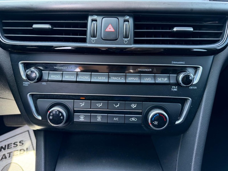 Kia Optima Vehicle Image 12