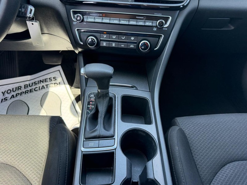 Kia Optima Vehicle Image 13