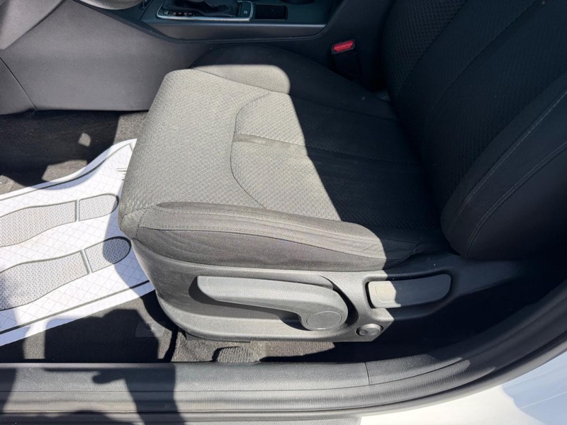 Kia Optima Vehicle Image 16