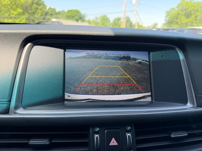Kia Optima Vehicle Image 18