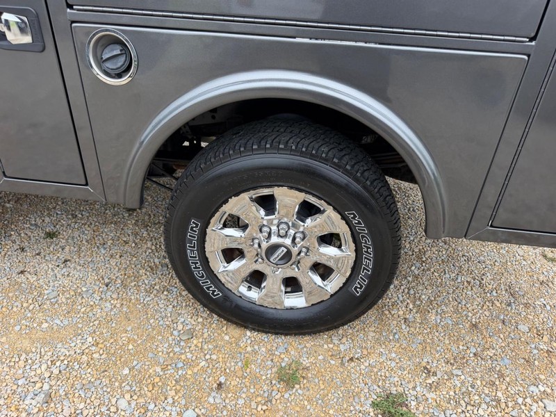 Ford Super Duty F-250 SRW Vehicle Image 06