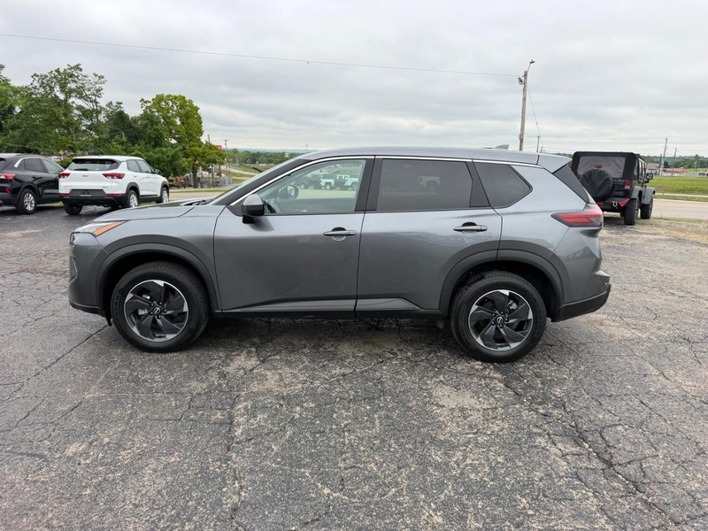 Nissan Rogue Vehicle Image 02