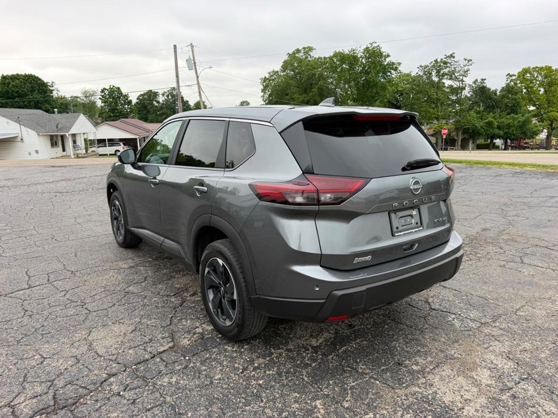 Nissan Rogue Vehicle Image 03