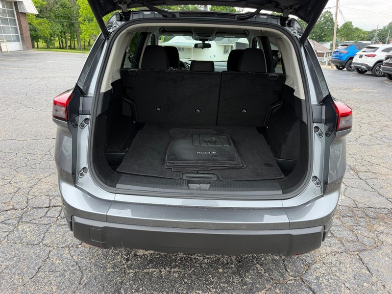Nissan Rogue Vehicle Image 05