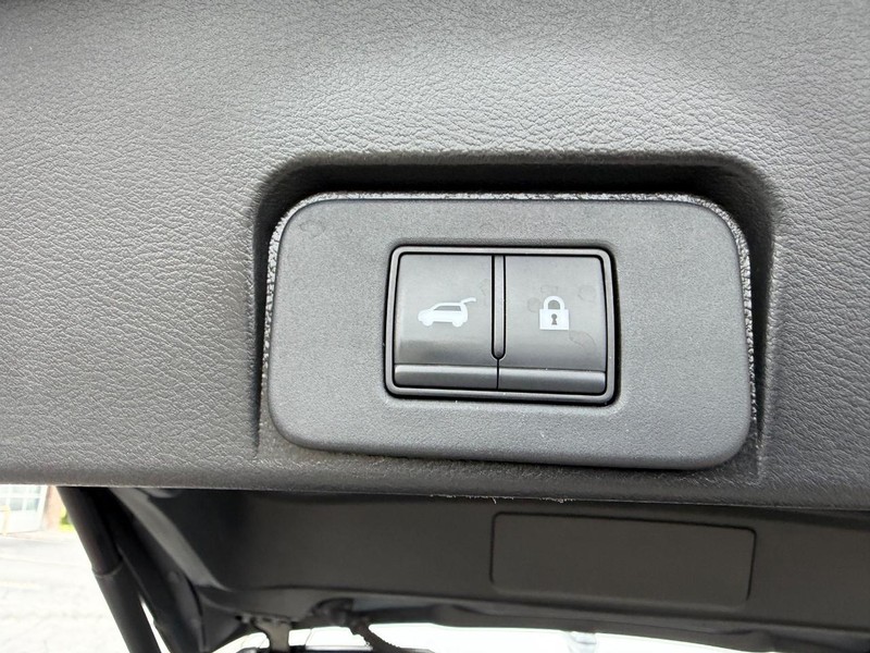 Nissan Rogue Vehicle Image 06