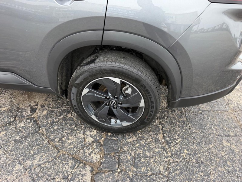 Nissan Rogue Vehicle Image 07