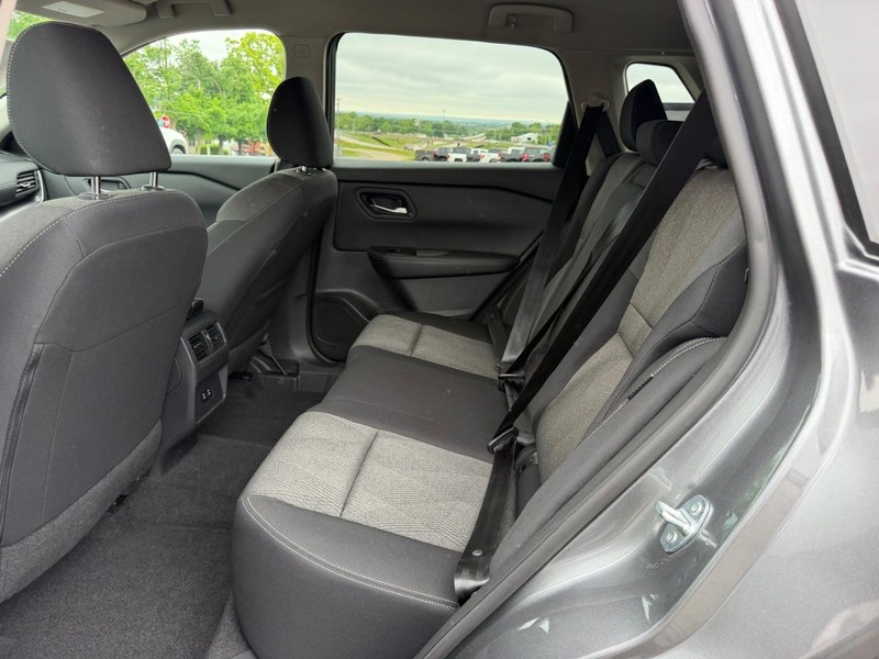 Nissan Rogue Vehicle Image 08