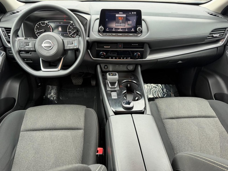 Nissan Rogue Vehicle Image 09