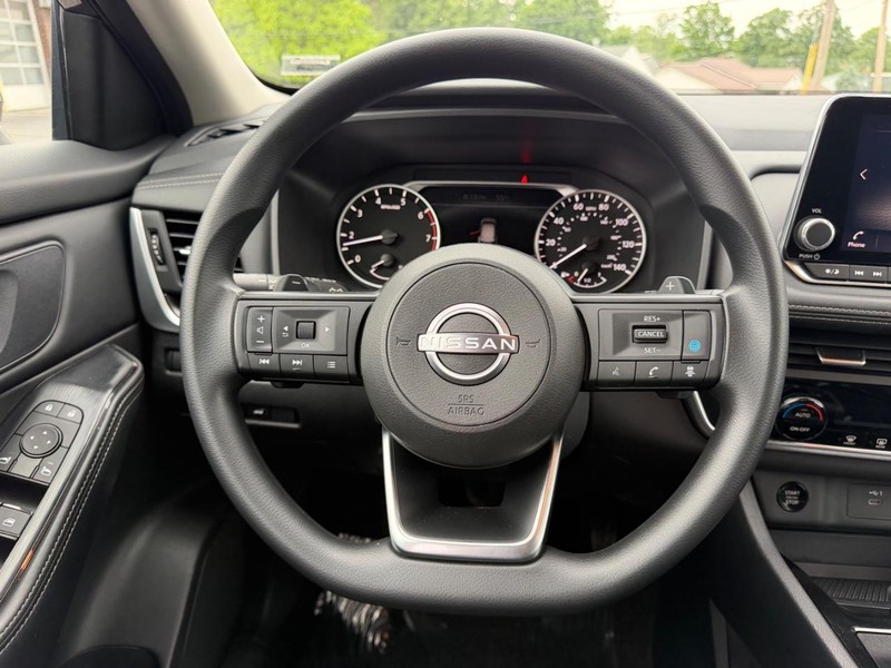 Nissan Rogue Vehicle Image 10