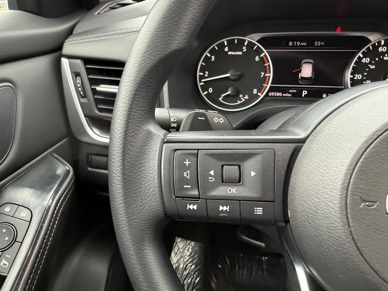 Nissan Rogue Vehicle Image 11