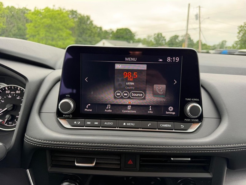 Nissan Rogue Vehicle Image 13