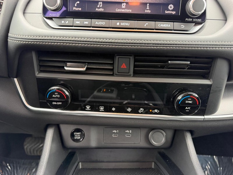 Nissan Rogue Vehicle Image 14