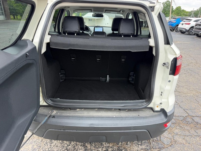 Ford EcoSport Vehicle Full-screen Gallery Image 05