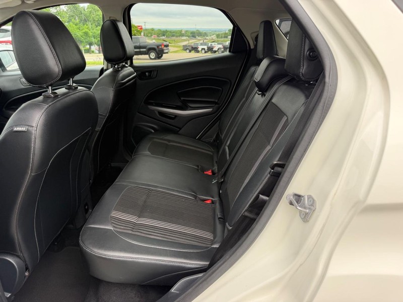 Ford EcoSport Vehicle Full-screen Gallery Image 07