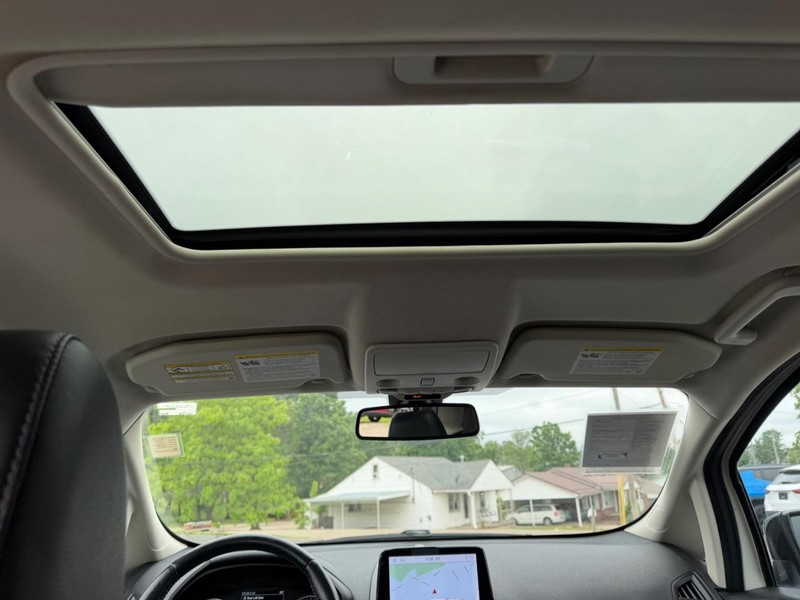 Ford EcoSport Vehicle Full-screen Gallery Image 08