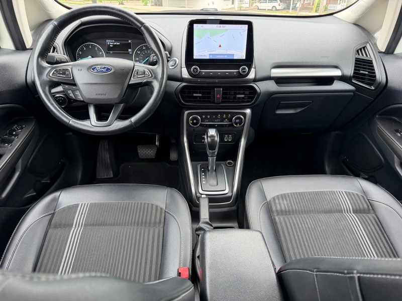 Ford EcoSport Vehicle Full-screen Gallery Image 09