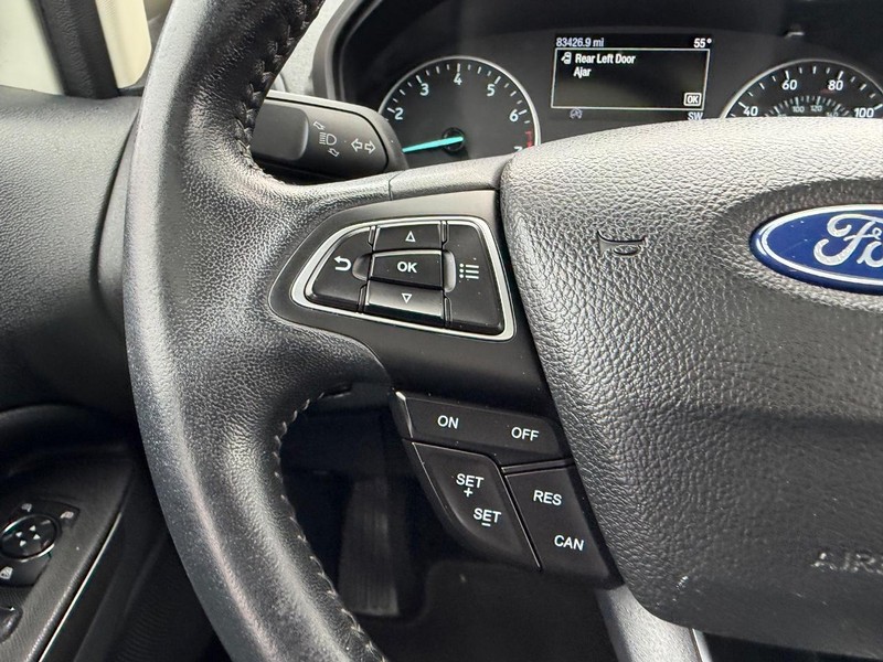 Ford EcoSport Vehicle Full-screen Gallery Image 11