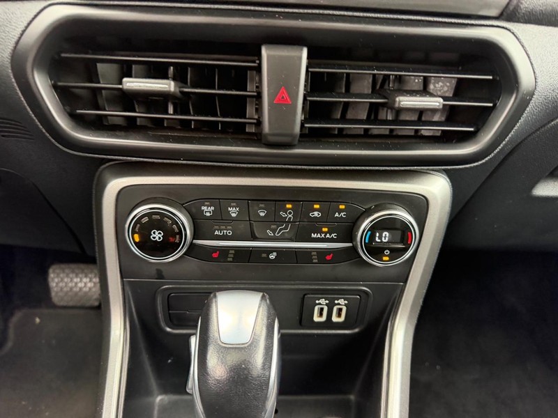 Ford EcoSport Vehicle Full-screen Gallery Image 14