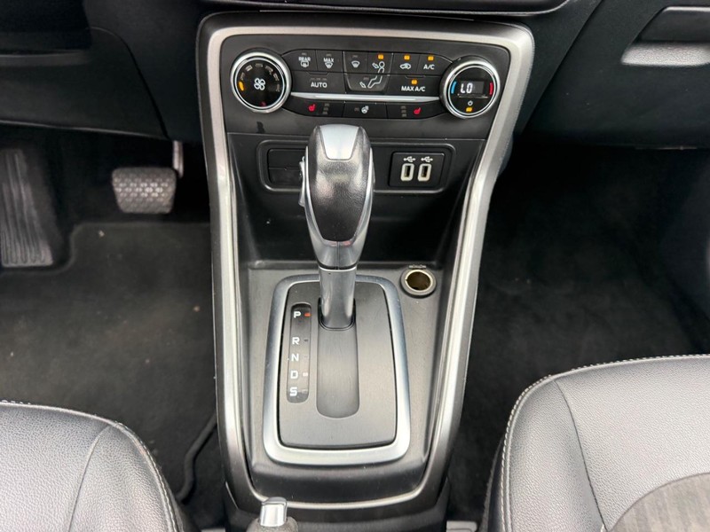 Ford EcoSport Vehicle Full-screen Gallery Image 15