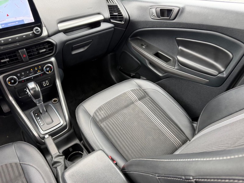Ford EcoSport Vehicle Full-screen Gallery Image 16