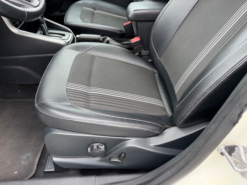 Ford EcoSport Vehicle Full-screen Gallery Image 18
