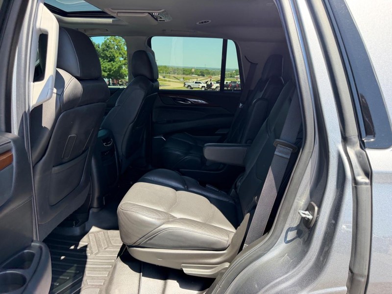 Cadillac Escalade Vehicle Image 09