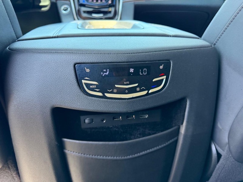 Cadillac Escalade Vehicle Image 10