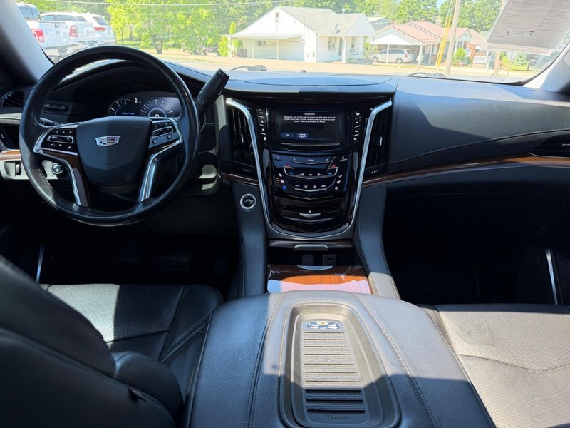 Cadillac Escalade Vehicle Image 13