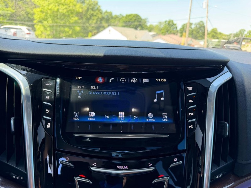 Cadillac Escalade Vehicle Image 17