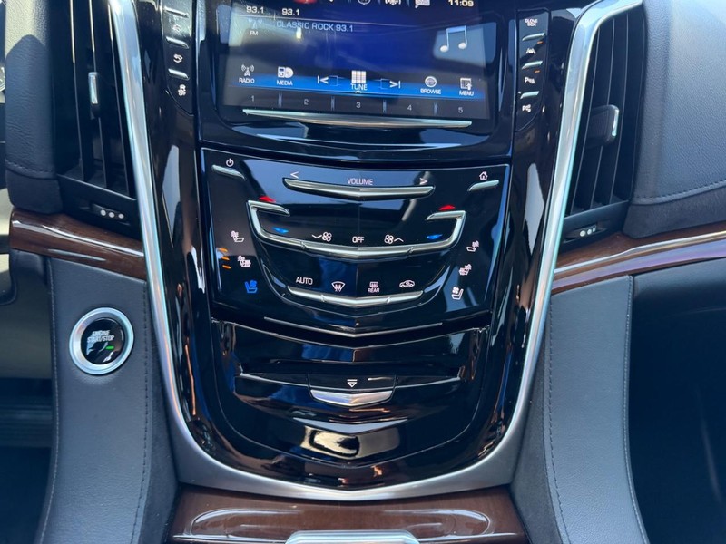Cadillac Escalade Vehicle Image 18