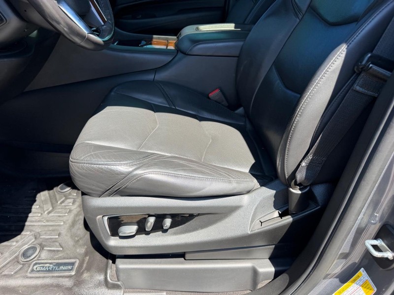 Cadillac Escalade Vehicle Image 22