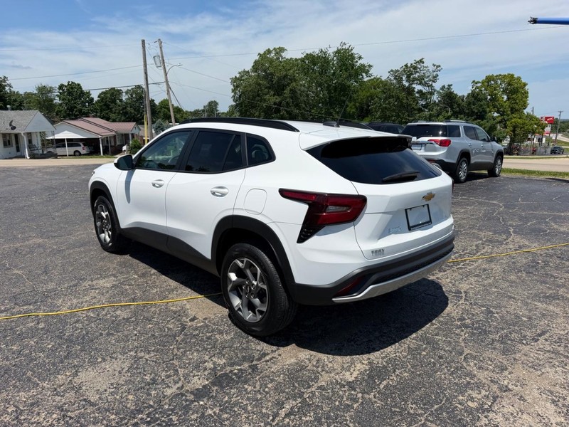 Chevrolet Trax Vehicle Full-screen Gallery Image 03