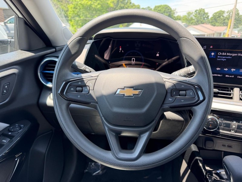 Chevrolet Trax Vehicle Full-screen Gallery Image 09