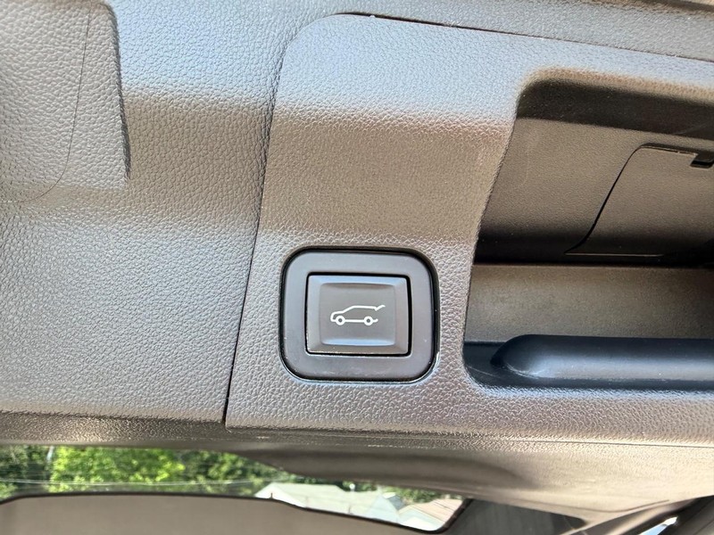 GMC Acadia Vehicle Image 06