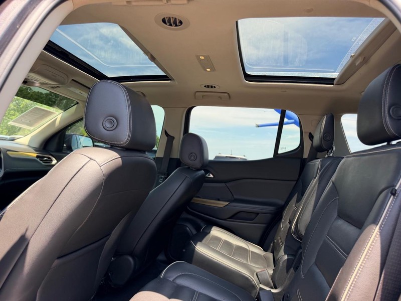 GMC Acadia Vehicle Image 10