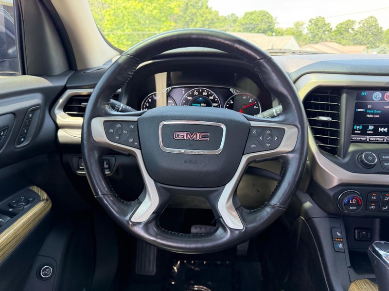 GMC Acadia Vehicle Image 13