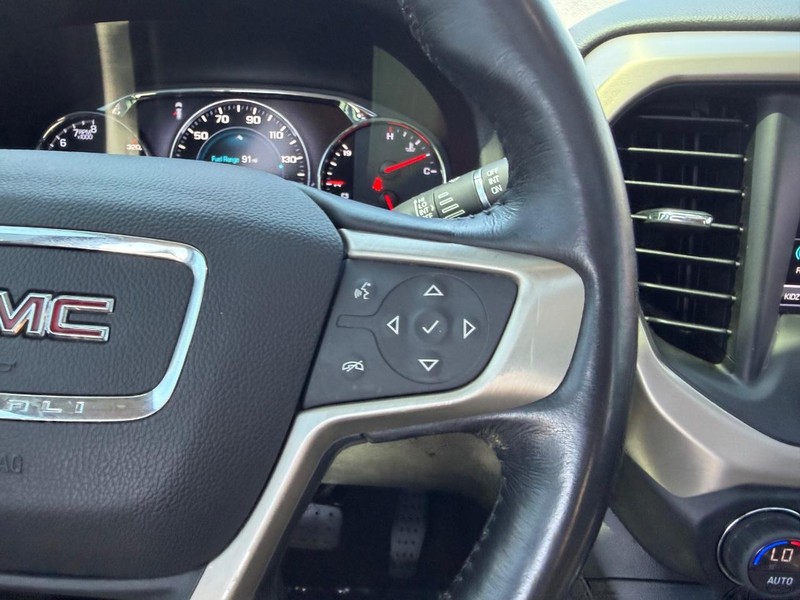 GMC Acadia Vehicle Image 15