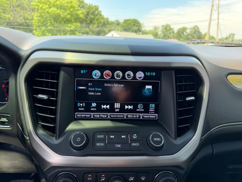 GMC Acadia Vehicle Image 16