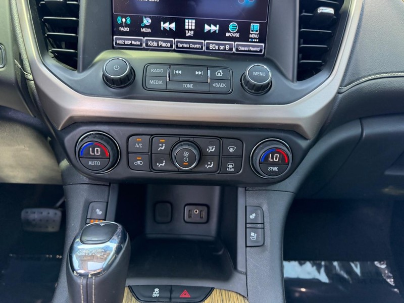 GMC Acadia Vehicle Image 17