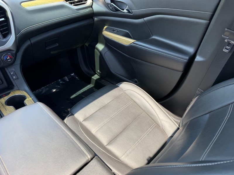 GMC Acadia Vehicle Image 19
