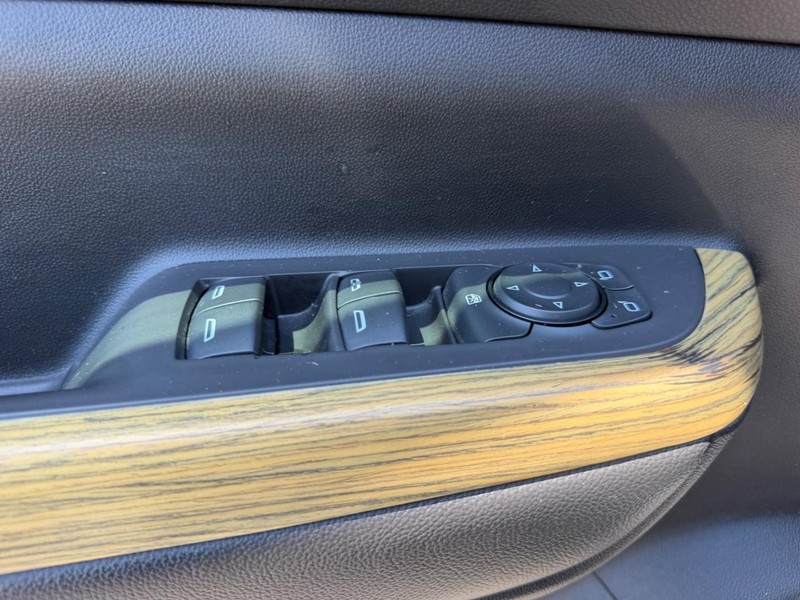 GMC Acadia Vehicle Image 20