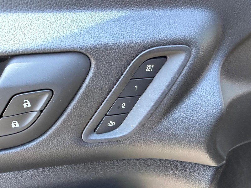 GMC Acadia Vehicle Image 21