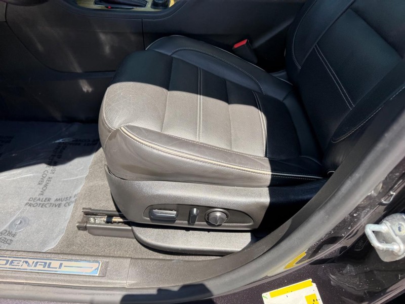 GMC Acadia Vehicle Image 22