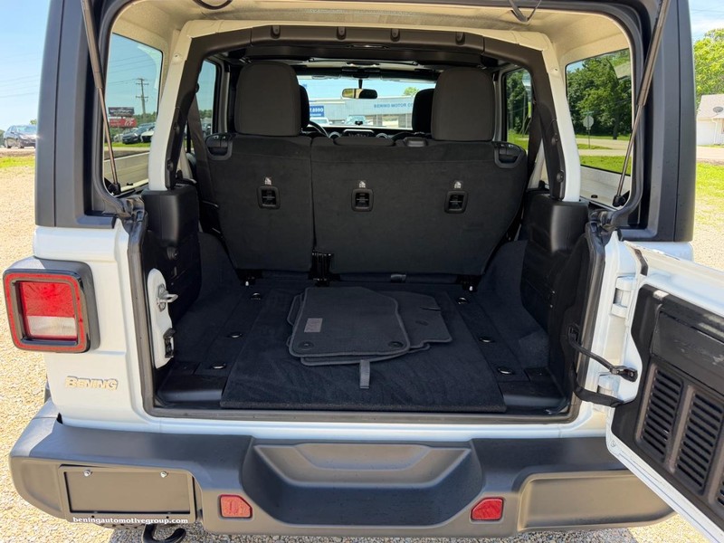 Jeep Wrangler Unlimited Vehicle Image 05
