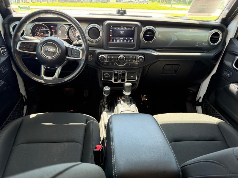 Jeep Wrangler Unlimited Vehicle Image 08