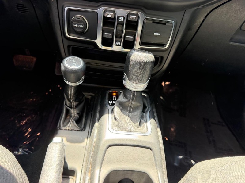Jeep Wrangler Unlimited Vehicle Image 14
